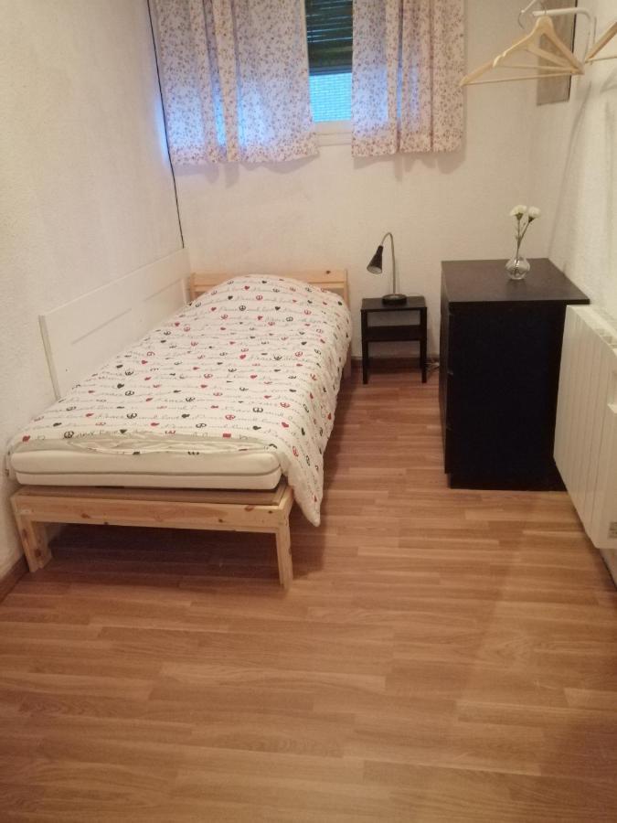 Vut Puente De Hierro Apartment Zaragoza Bagian luar foto